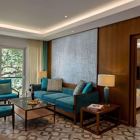 Movenpick Resort & Spa Boracay Yapak Kültér fotó A suite at the Taj Bengal