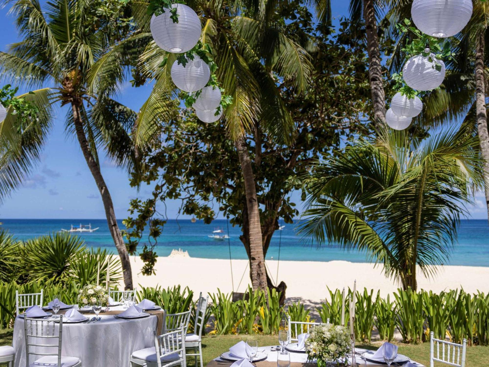 Movenpick Resort & Spa Boracay Yapak Kültér fotó Beachfront at The Royal Paradise Hotel & Spa