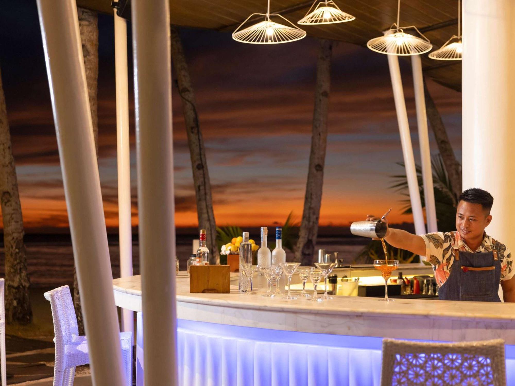 Movenpick Resort & Spa Boracay Yapak Kültér fotó Sunset Bar
