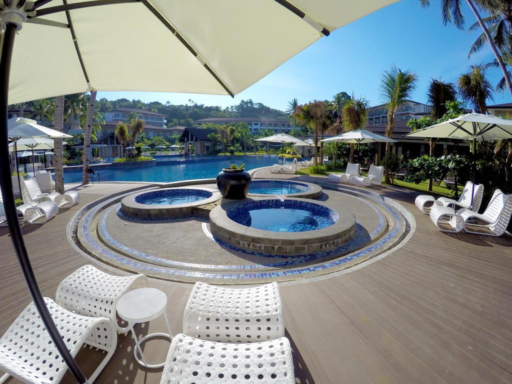 Movenpick Resort & Spa Boracay Yapak Kültér fotó The swimming pool at the resort