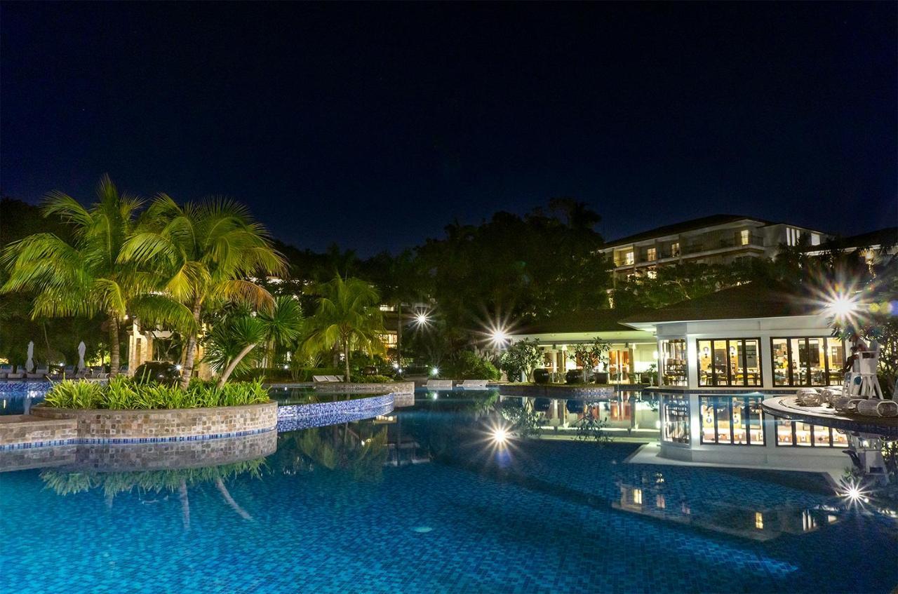 Movenpick Resort & Spa Boracay Yapak Kültér fotó The resort at night
